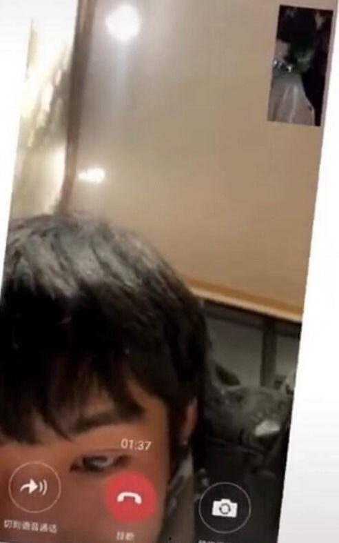 女网红抽烟爆料视频